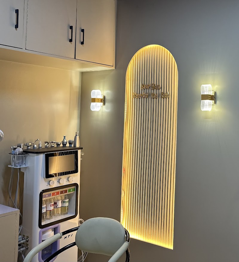Dermacure by Dr Nafi logo