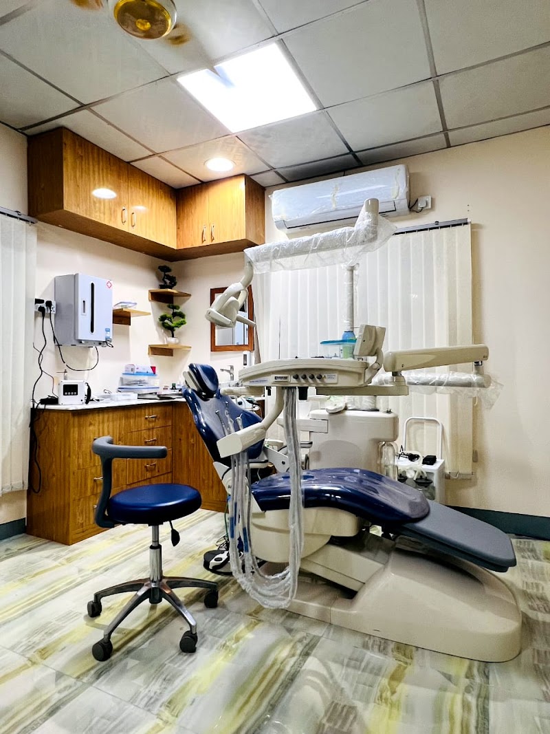 Hena Dental Care logo