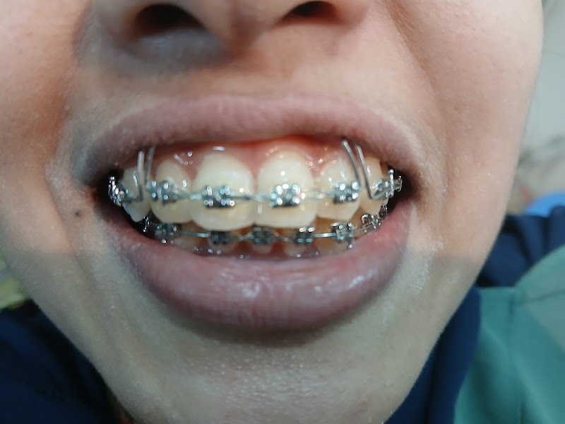MT Dental Clinic, Mirpur 10 logo